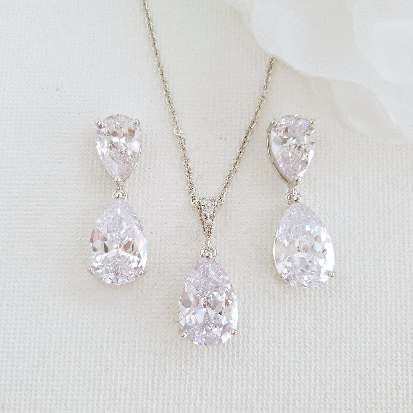 Juego de aretes y collar con circonitas cúbicas transparentes en oro rosa-Clara