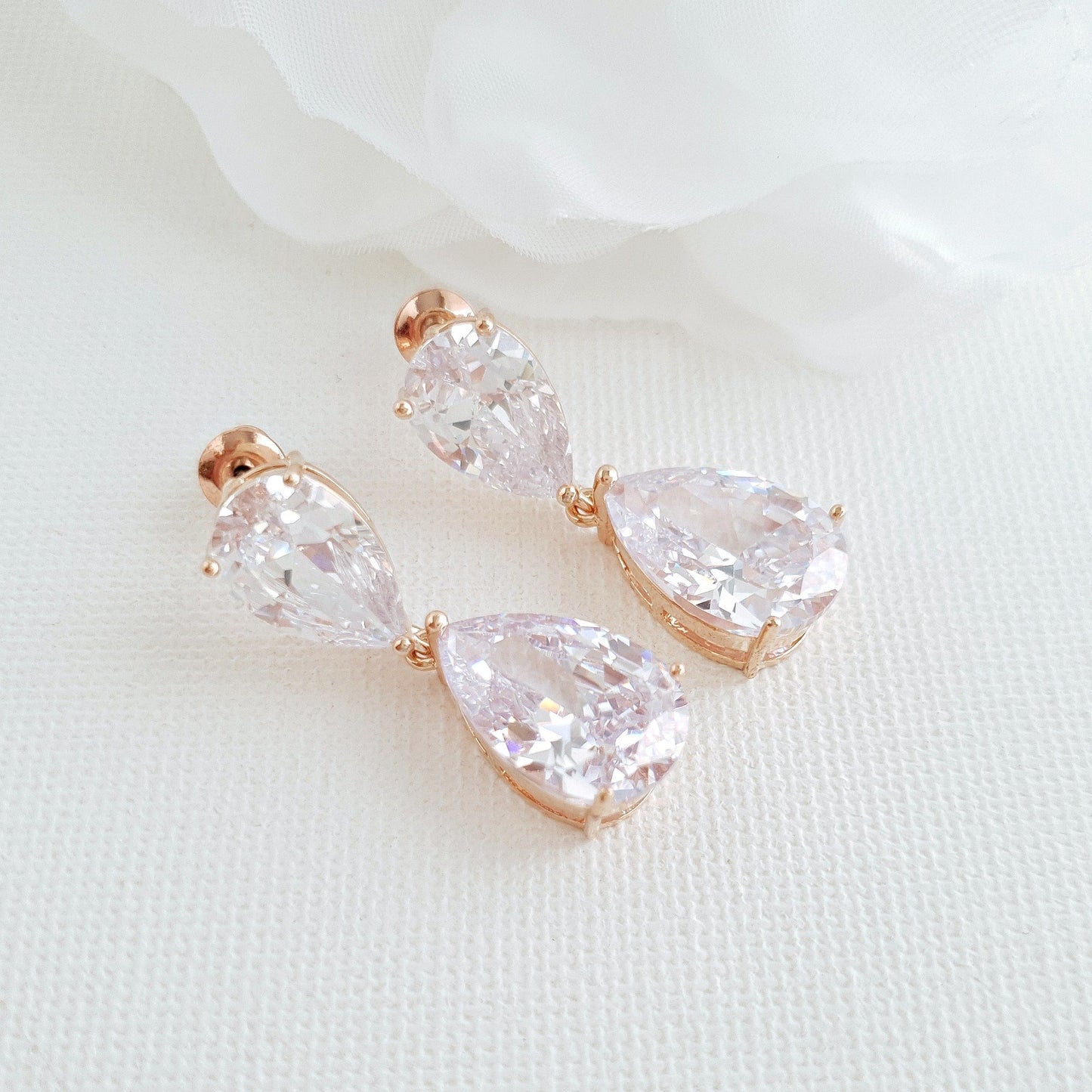 Juego de aretes y collar con circonitas cúbicas transparentes en oro rosa-Clara
