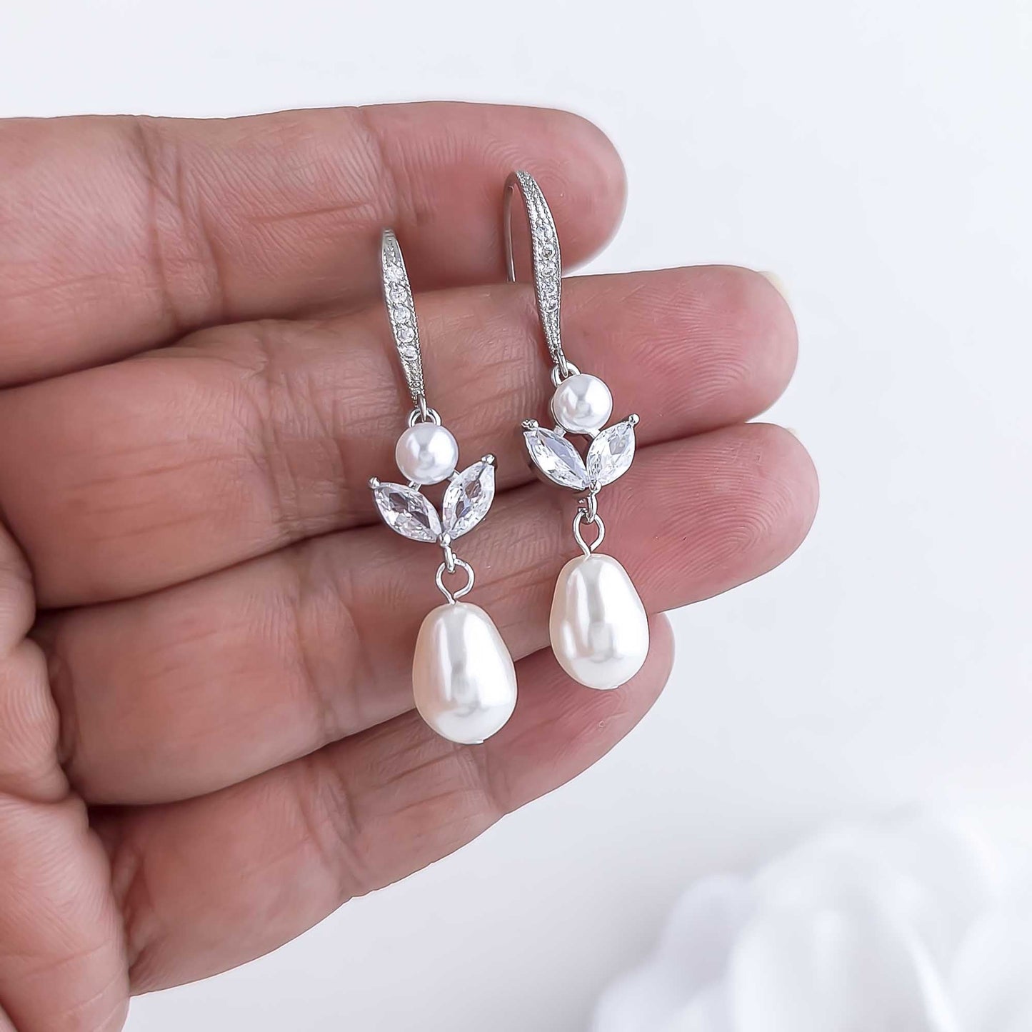 Boucles d'oreilles pendantes pour les mariées-Leila