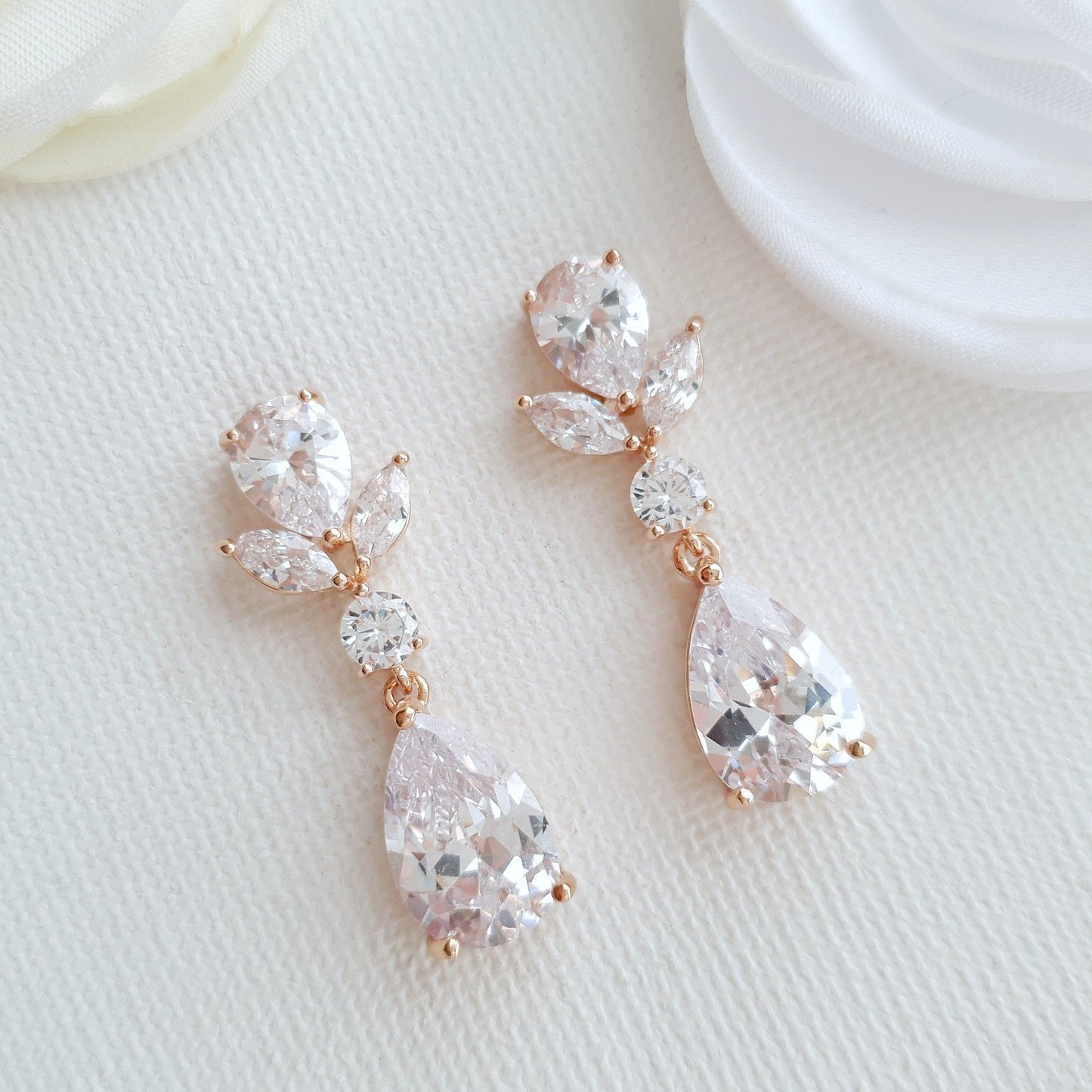 Pendientes de boda Dainty en oro-Nicole