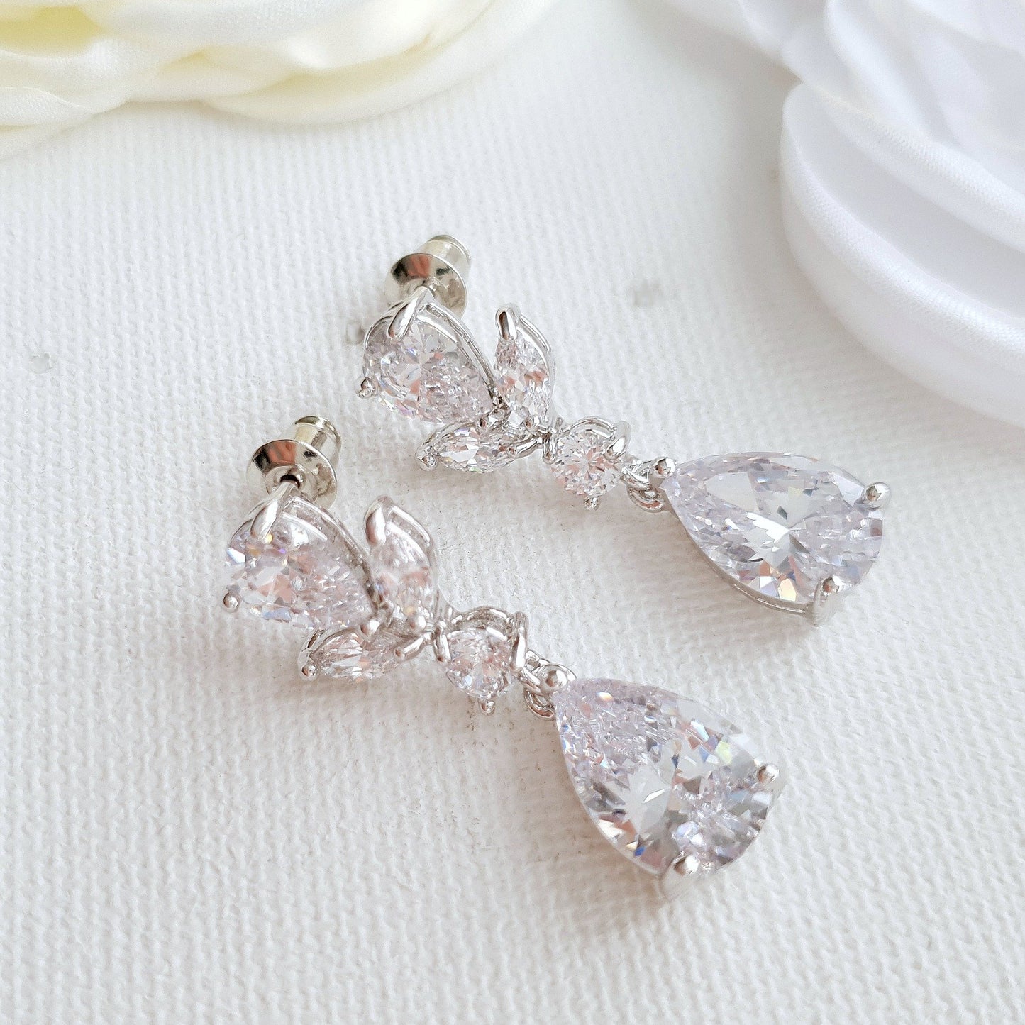 Pendientes de boda Dainty en oro-Nicole