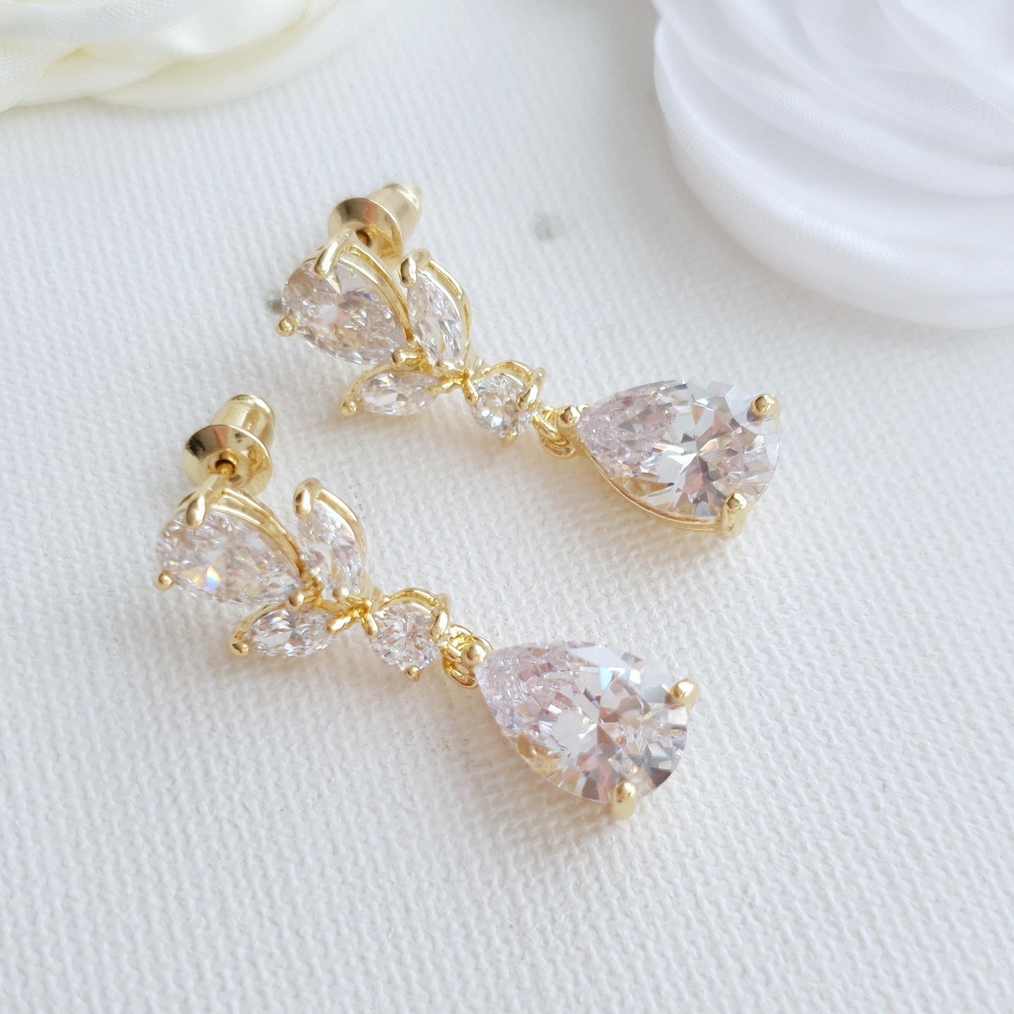 Pendientes de boda Dainty en oro-Nicole