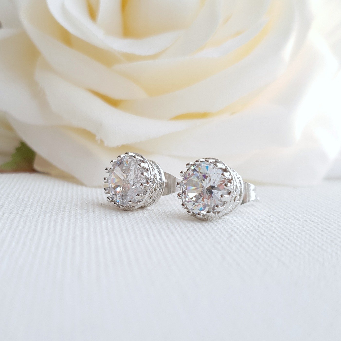 Small Crown Stud Earrings 