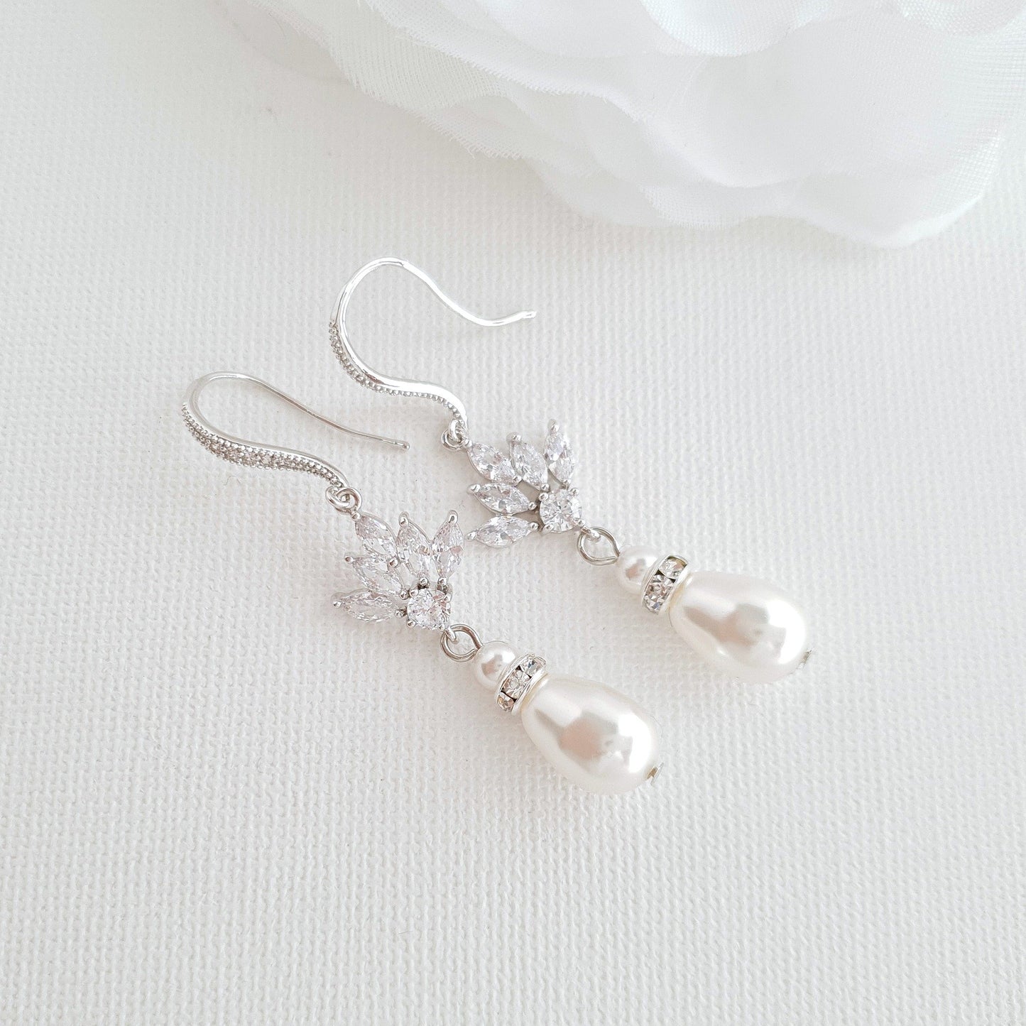 Boucles d'oreilles pendantes en or et perles pour mariages-Rosa