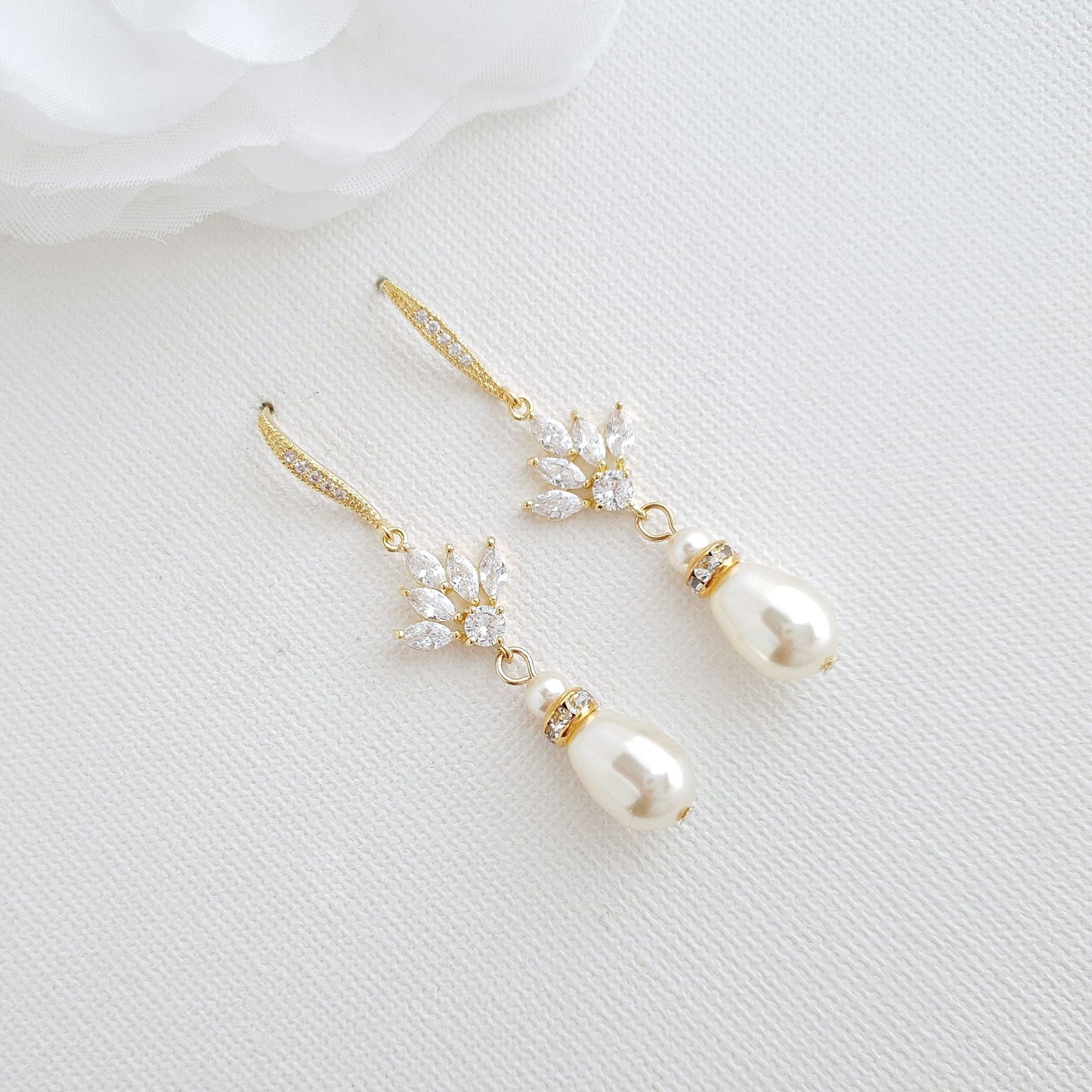 Boucles d'oreilles pendantes en or et perles pour mariages-Rosa