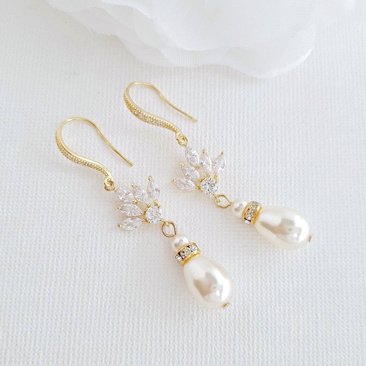 Boucles d'oreilles pendantes en or et perles pour mariages-Rosa