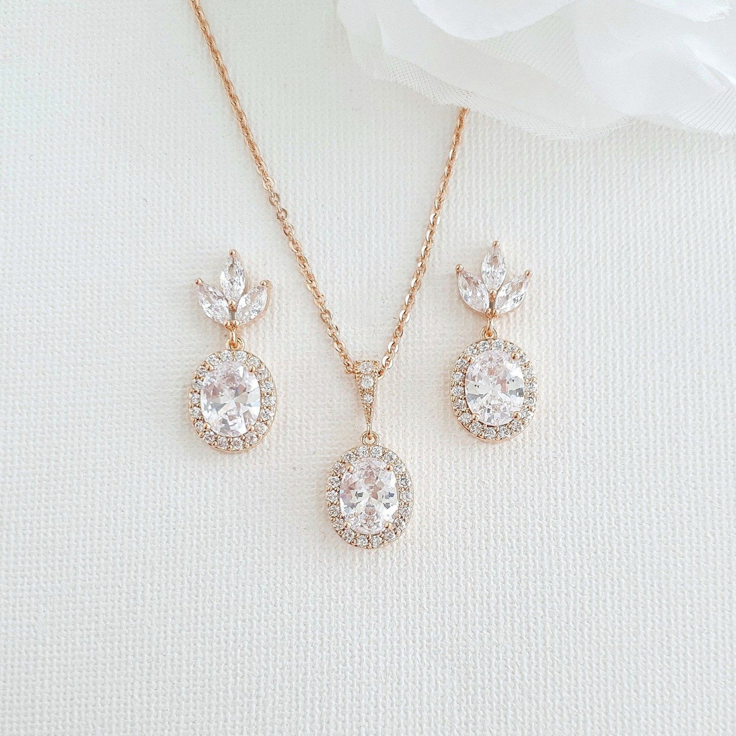 Conjunto de joyería de dama de honor de collar y aretes pequeños - Emily