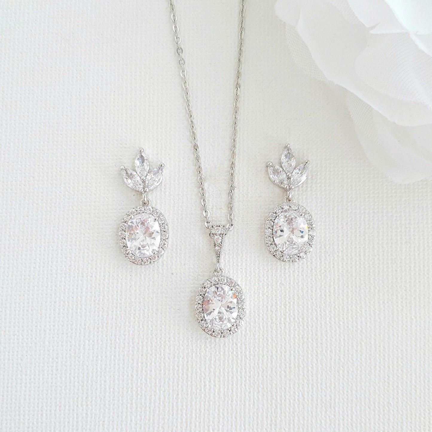 Conjunto de joyería de dama de honor de collar y aretes pequeños - Emily