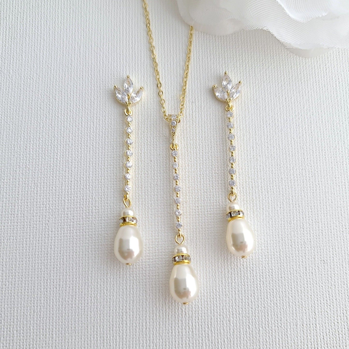 Ensemble collier et boucles d'oreilles longues en perles - Jodi