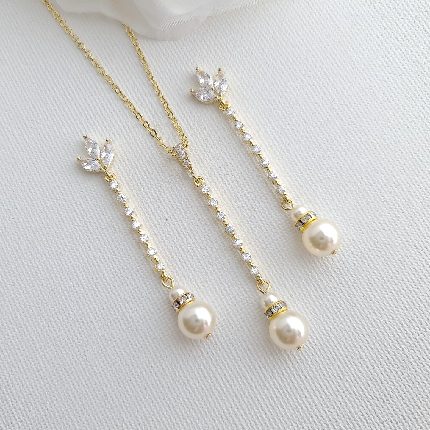 Ensemble collier et boucles d'oreilles longues en perles - Jodi