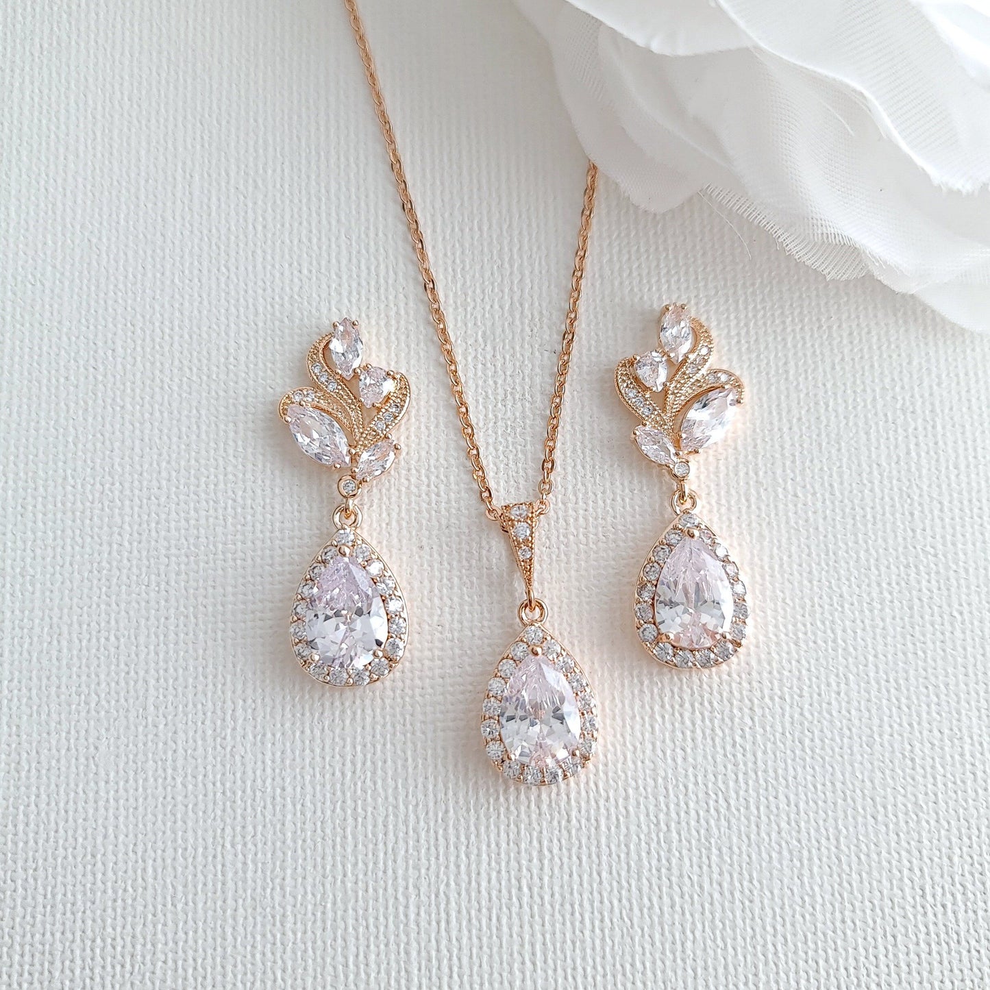 Conjunto de joyas de oro rosa para boda ondulado