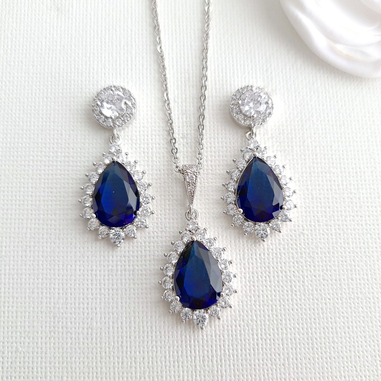 Ensemble de collier et boucles d'oreilles en pierre bleue saphir-Aoi