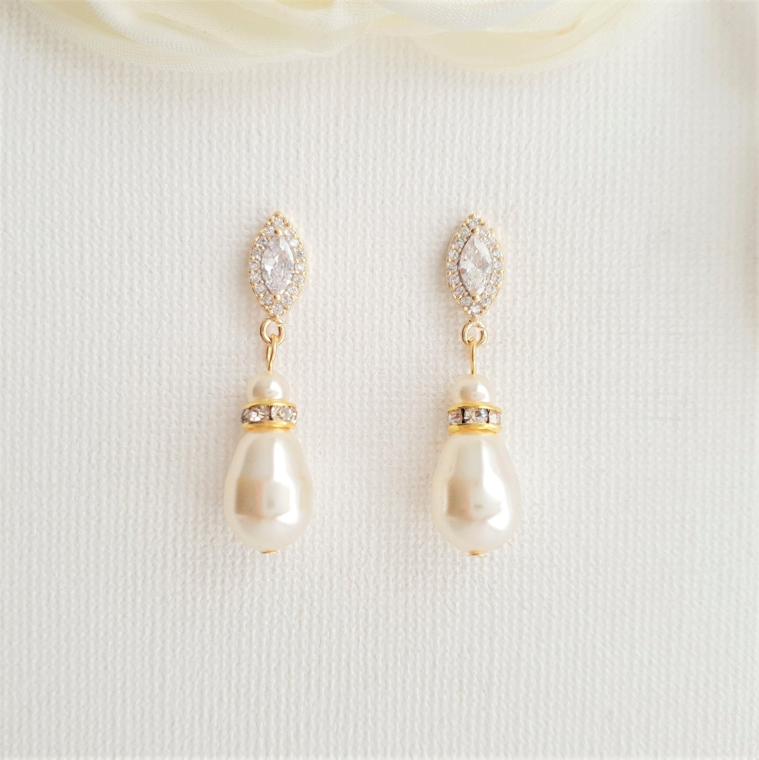 White Freshwater Pearl Drop Hook Earring – Mangatrai Gems & Jewels Pvt Ltd