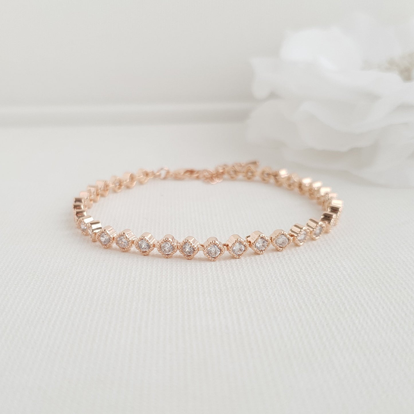 Bracelet de tennis minimal et fin en CZ pour mariées et mariages - Lisa