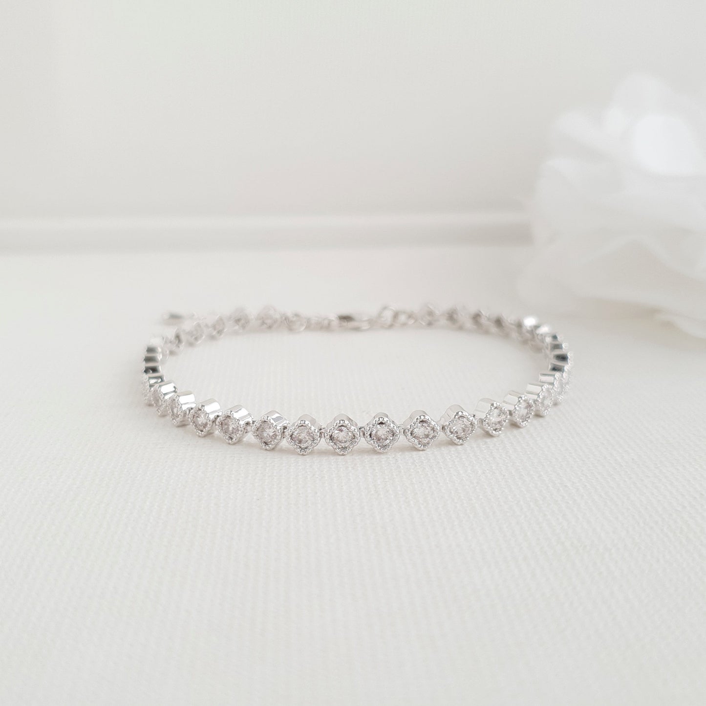 Bracelet de tennis minimal et fin en CZ pour mariées et mariages - Lisa