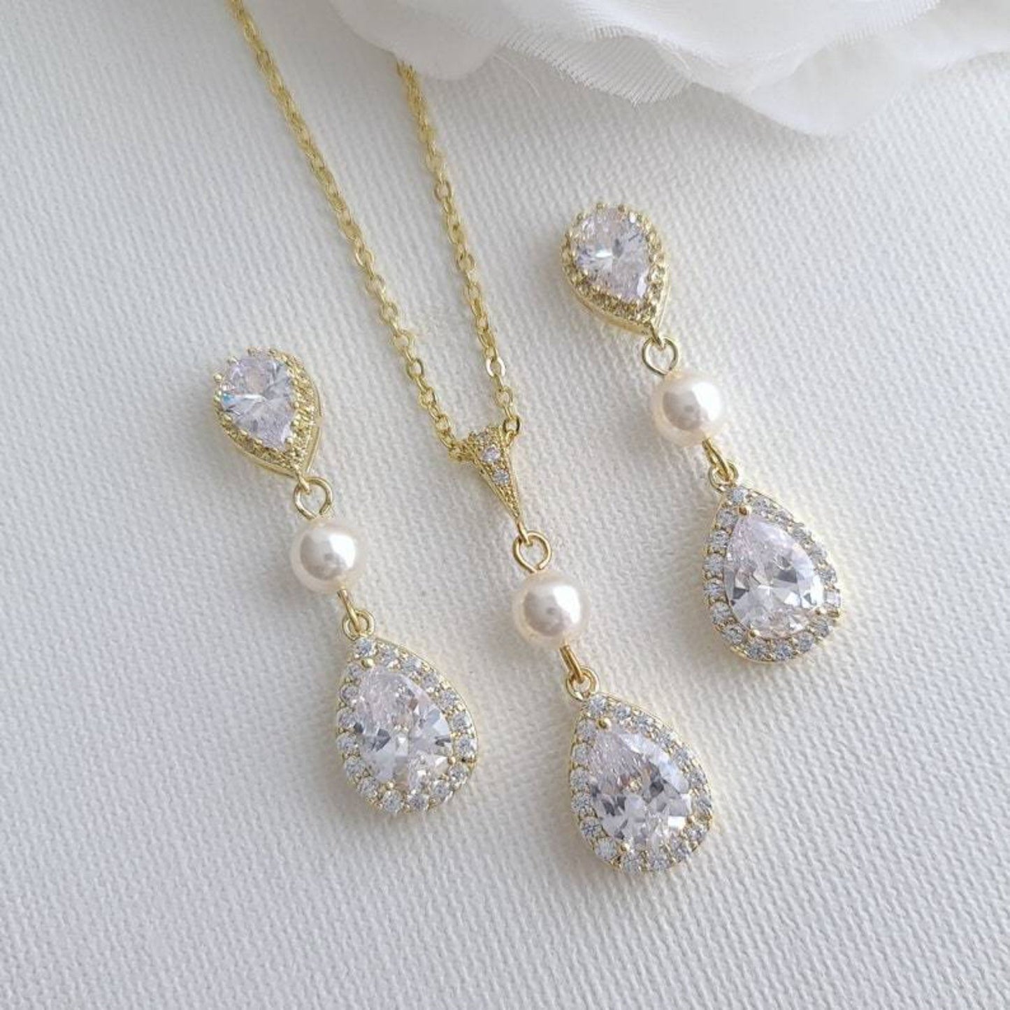 Conjunto de joyería de boda de oro con aretes y collar - Emma