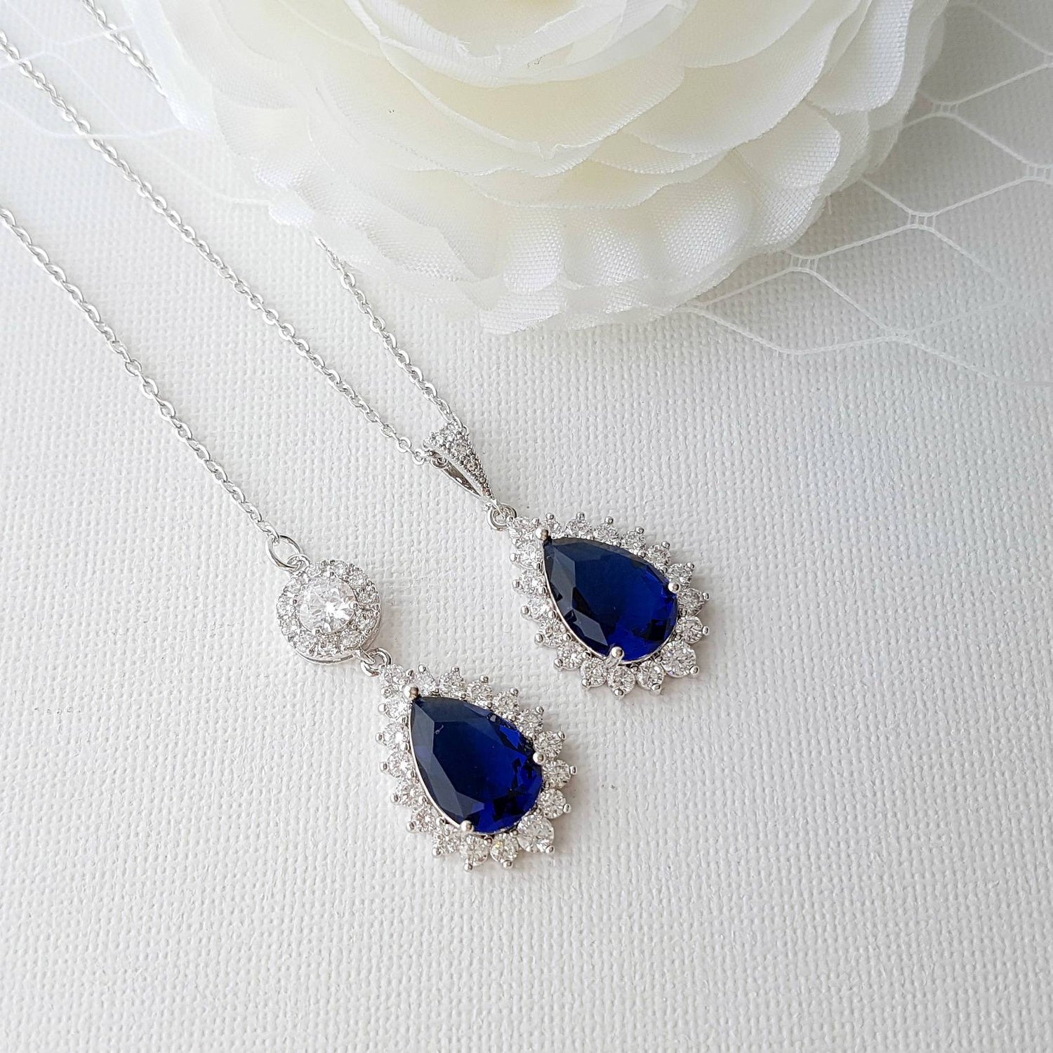 simple blue crystal backdrop necklace in silver
